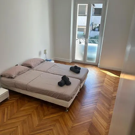 Golden House アパート カンヌ