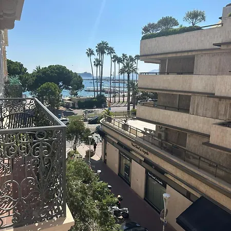 Golden House アパート *