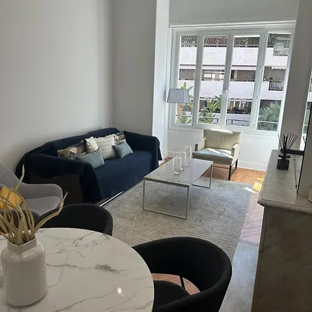 Golden House カンヌ